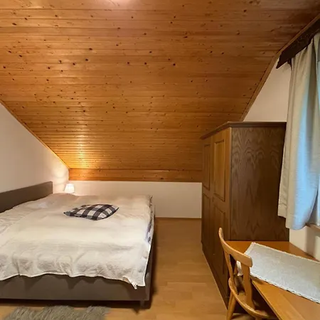 Daire Idyllischer Landhof Baer Naehe Millstaettersee Mit Balkon Fresach